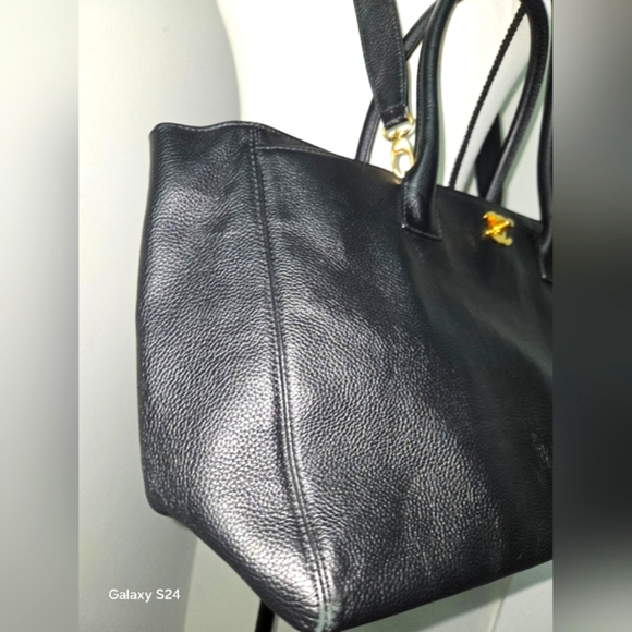 Chanel Black Executive Leather Tote Bag - Picture 3 of 8